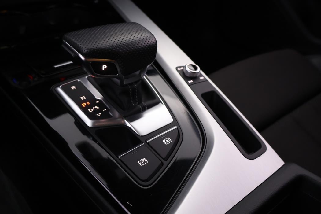 AUDI A4 2023