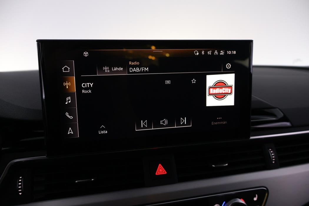 AUDI A4 2023