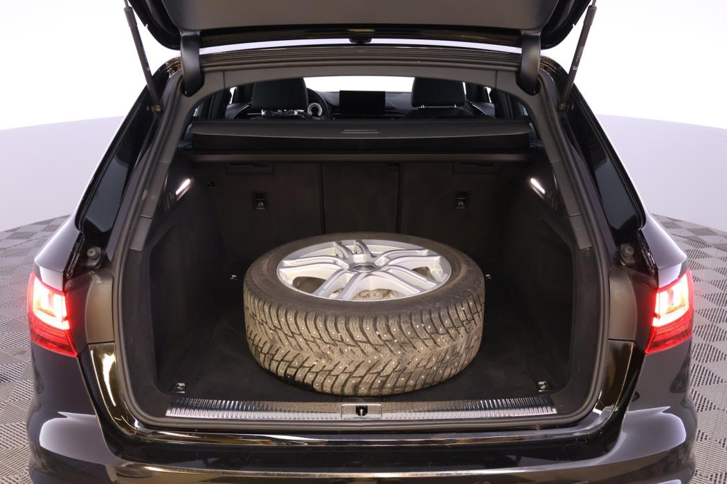 AUDI A4 2023