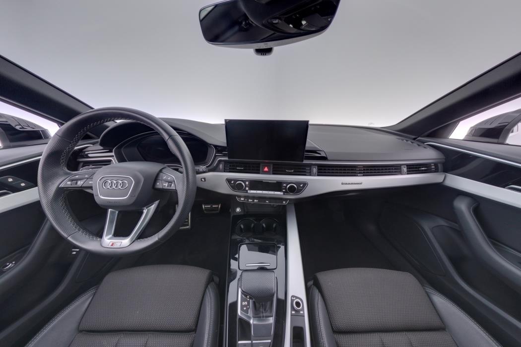 AUDI A4 2023