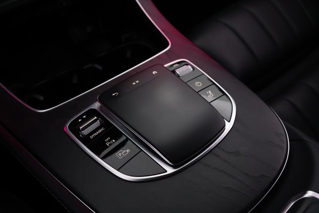MERCEDES-BENZ E 2022