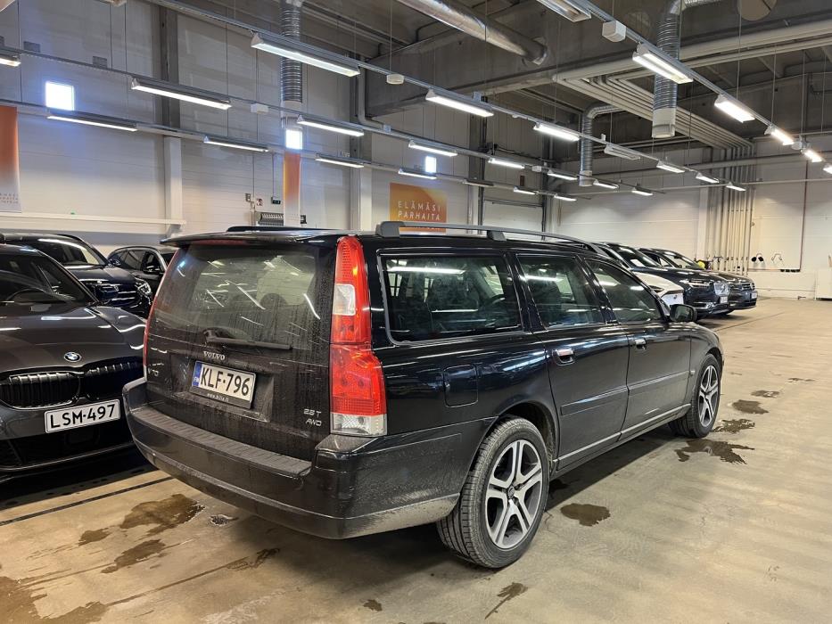 VOLVO V70 2005