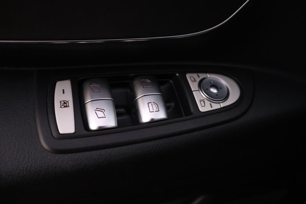 MERCEDES-BENZ Vito 2023