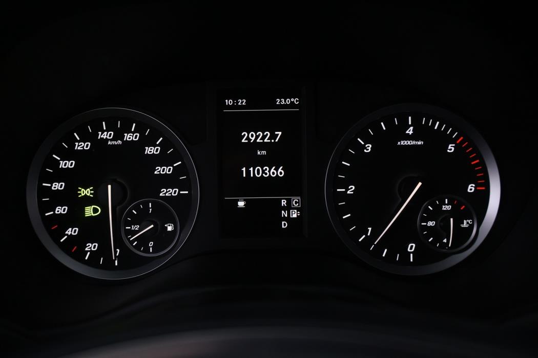 MERCEDES-BENZ Vito 2023