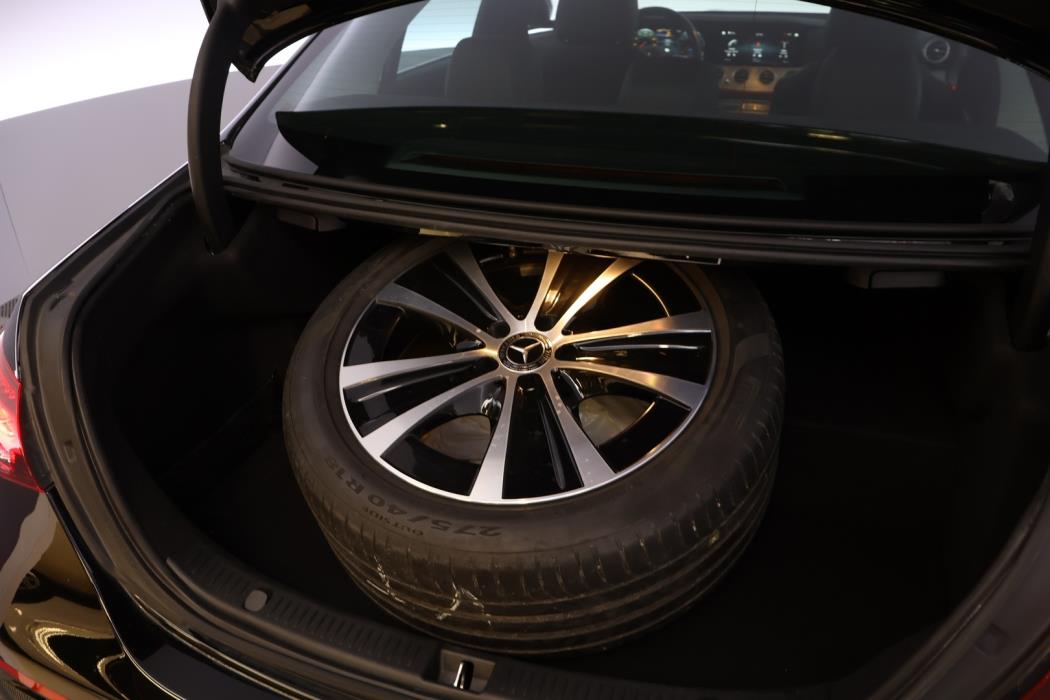 MERCEDES-BENZ E 2023