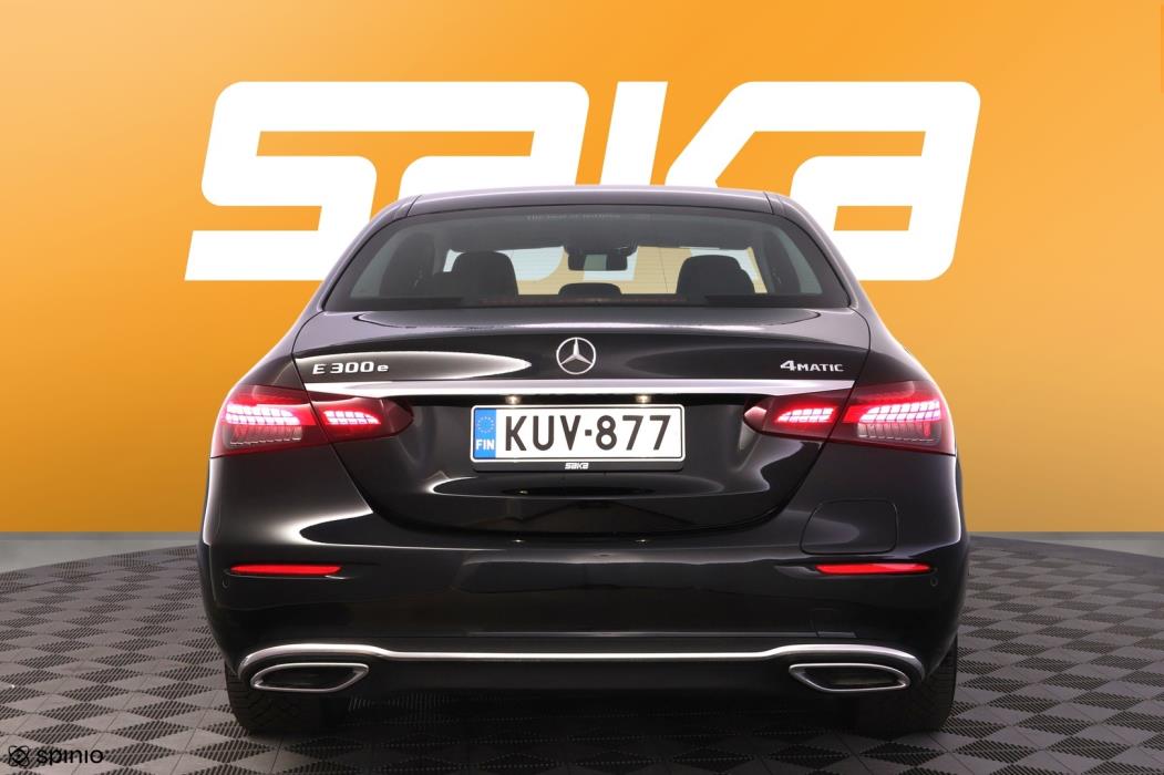 MERCEDES-BENZ E 2023