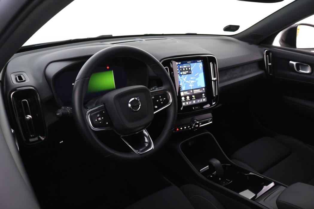 VOLVO XC40 2024
