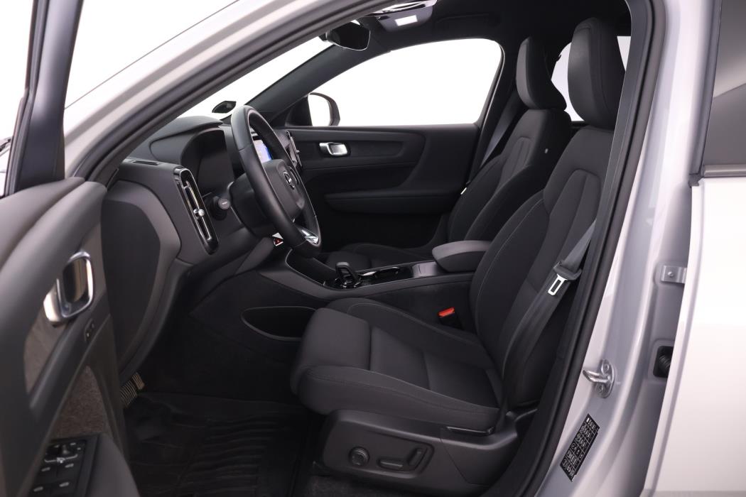 VOLVO XC40 2024