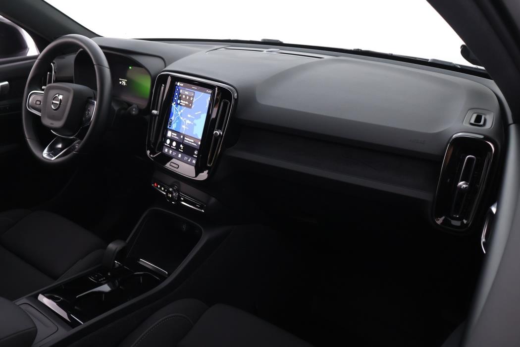 VOLVO XC40 2024