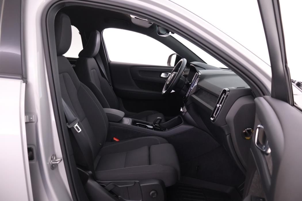 VOLVO XC40 2024