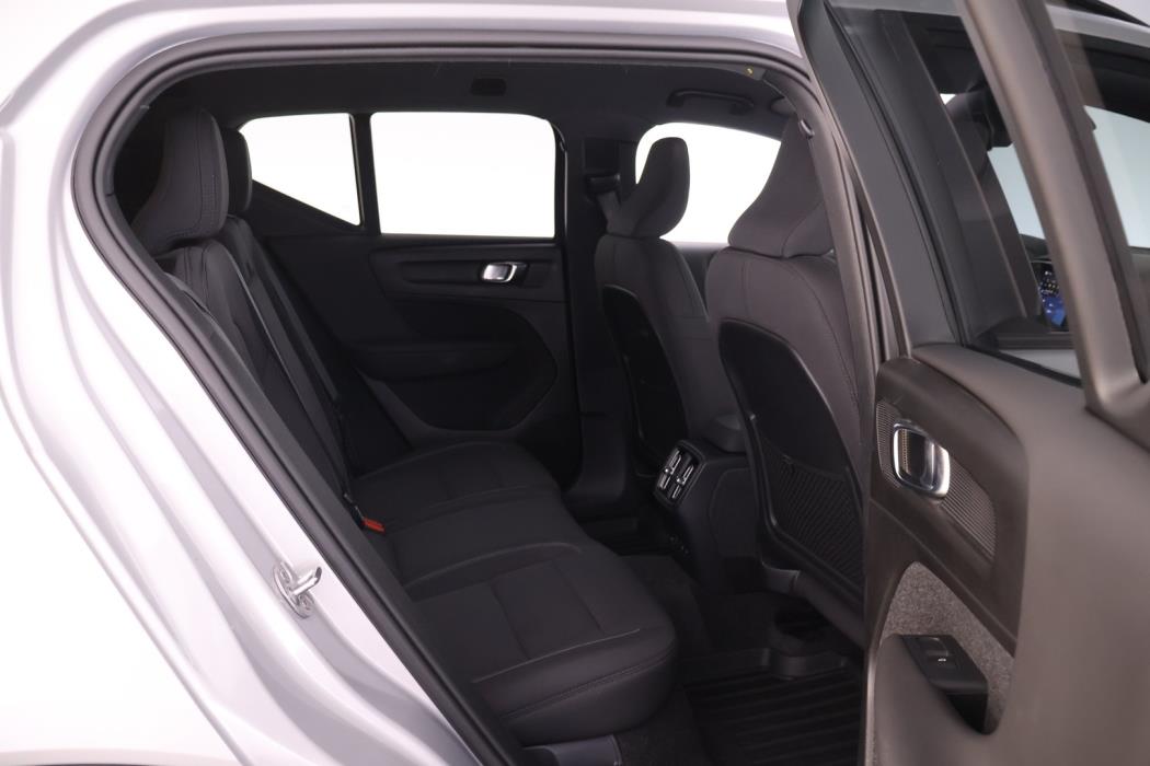 VOLVO XC40 2024