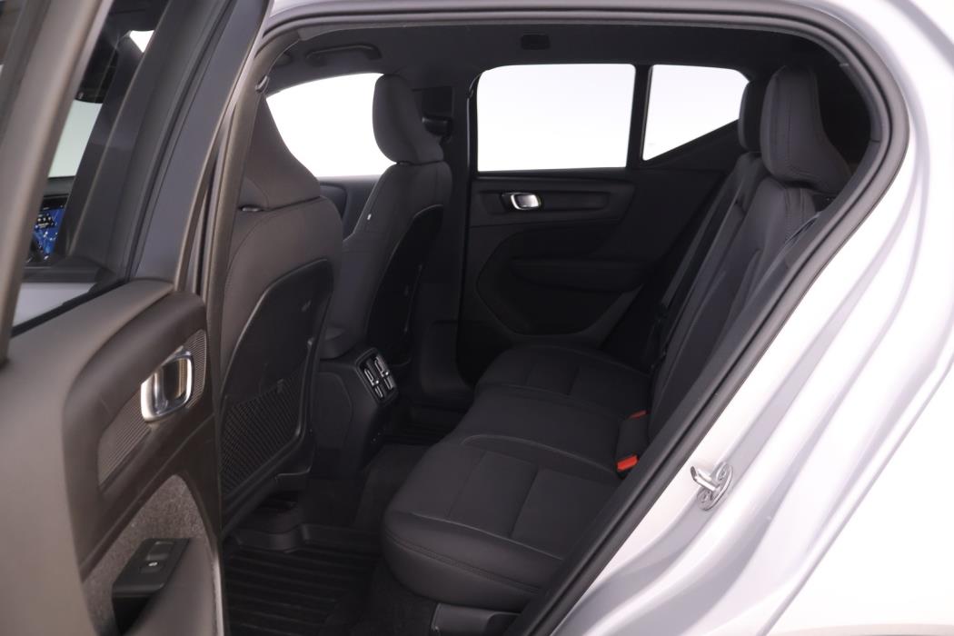 VOLVO XC40 2024