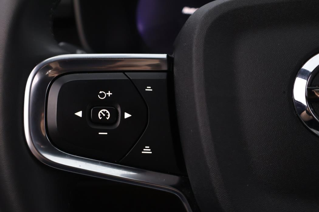 VOLVO XC40 2024