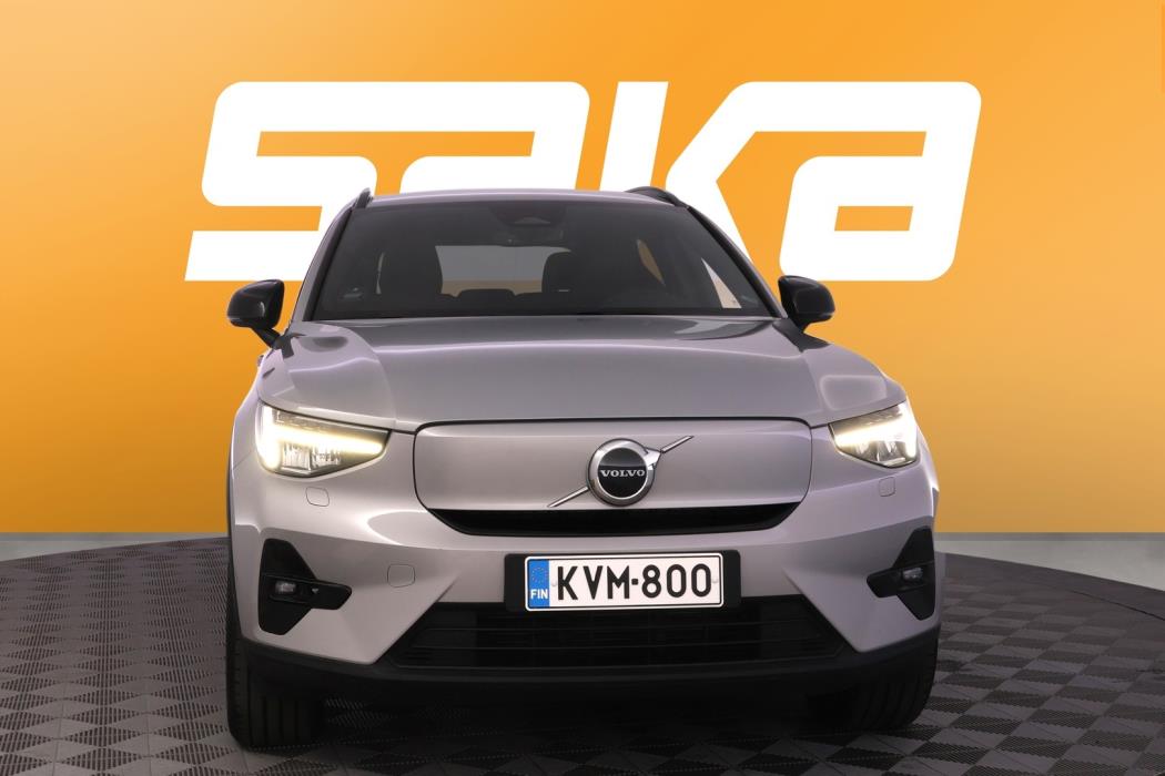 VOLVO XC40 2024