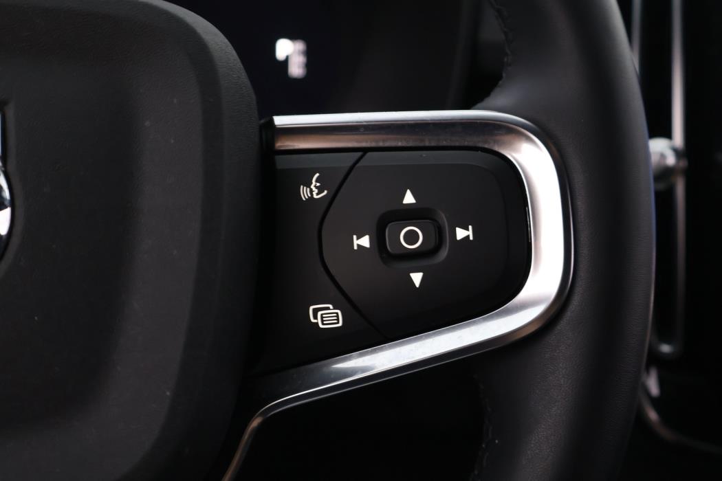 VOLVO XC40 2024