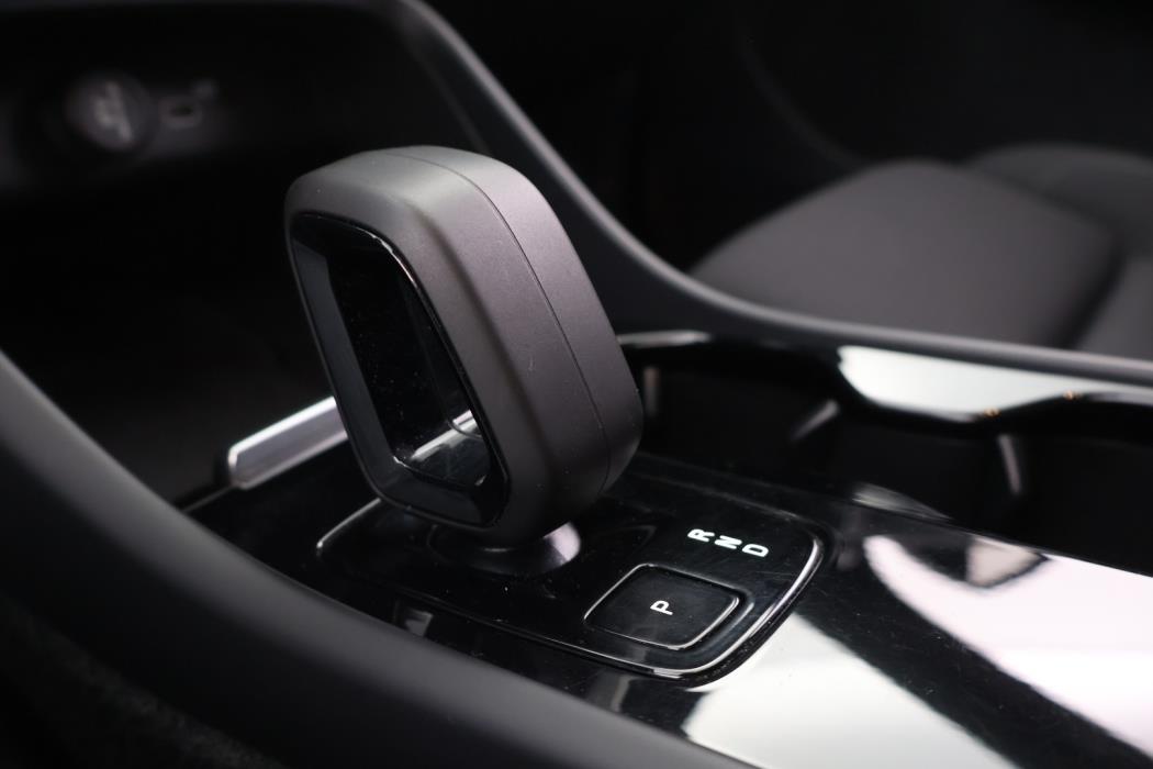 VOLVO XC40 2024
