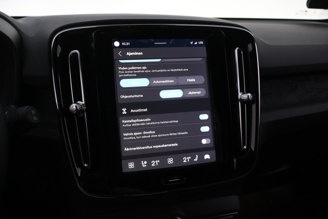VOLVO XC40 2024