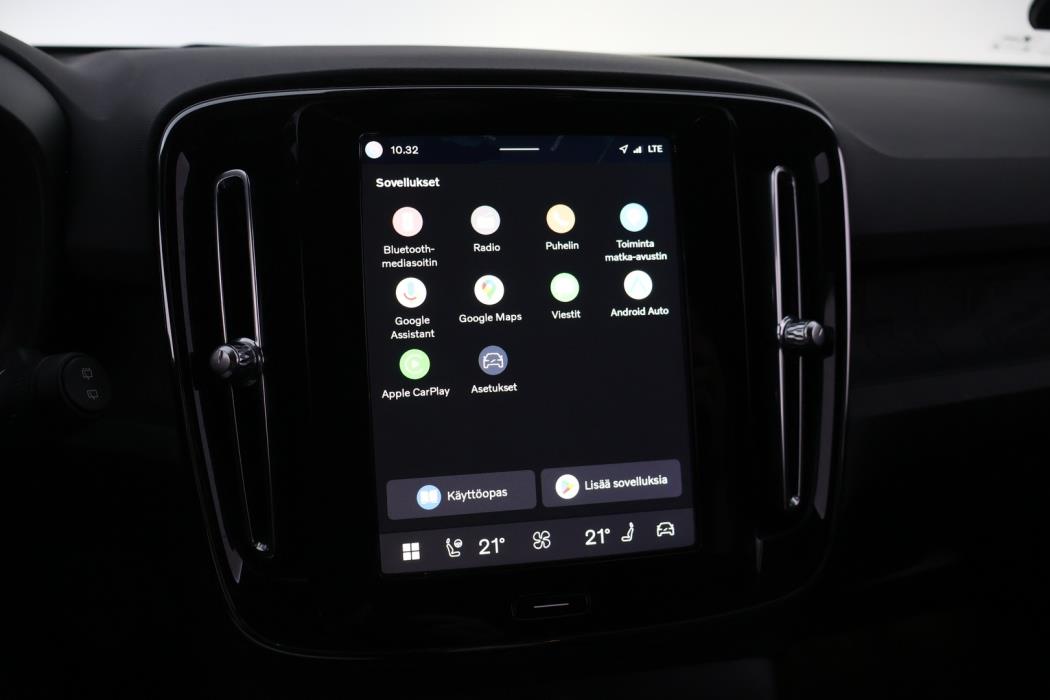 VOLVO XC40 2024