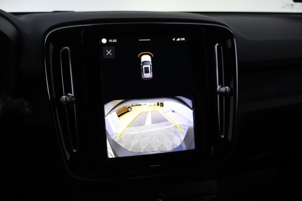 VOLVO XC40 2024