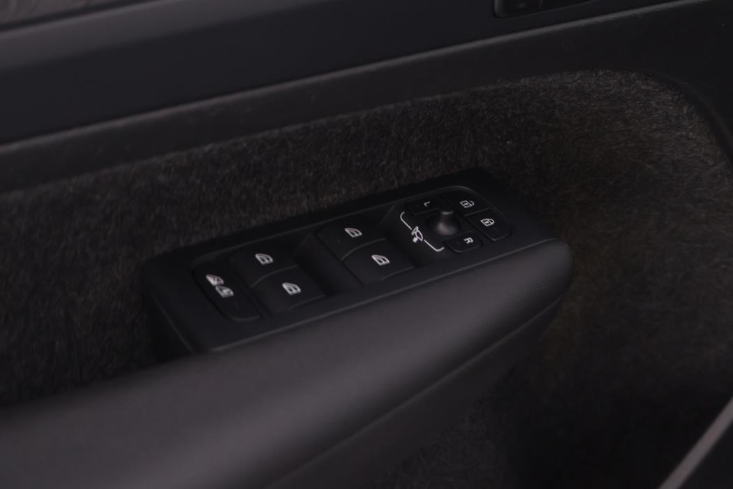 VOLVO XC40 2024