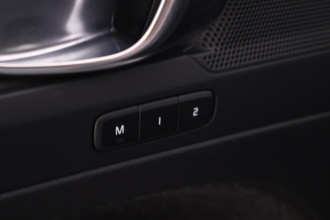 VOLVO XC40 2024