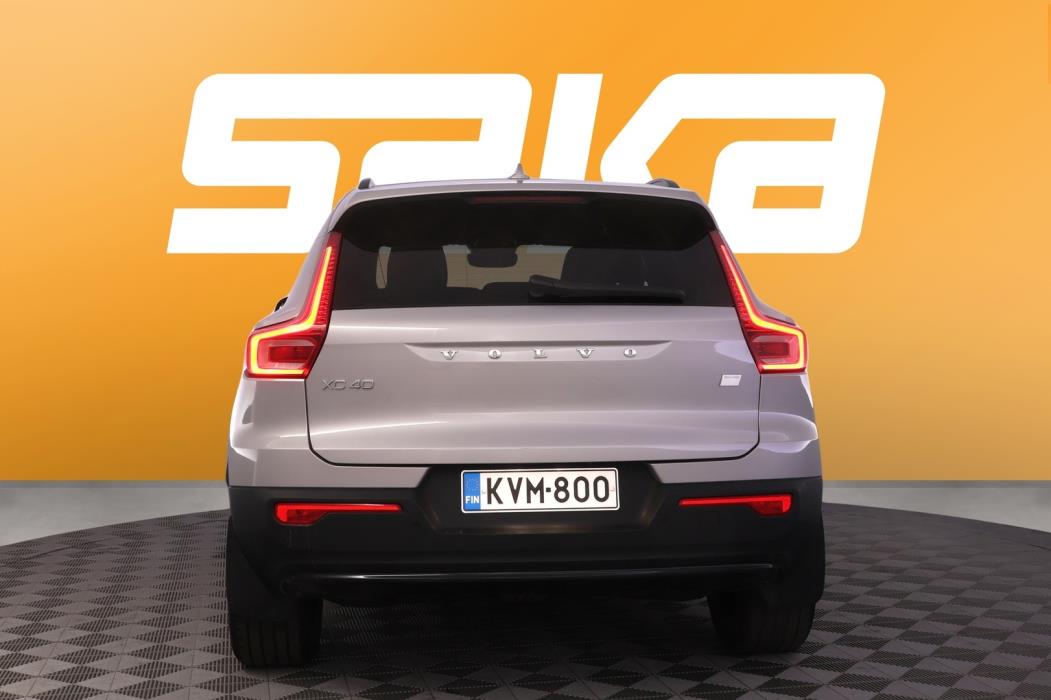 VOLVO XC40 2024