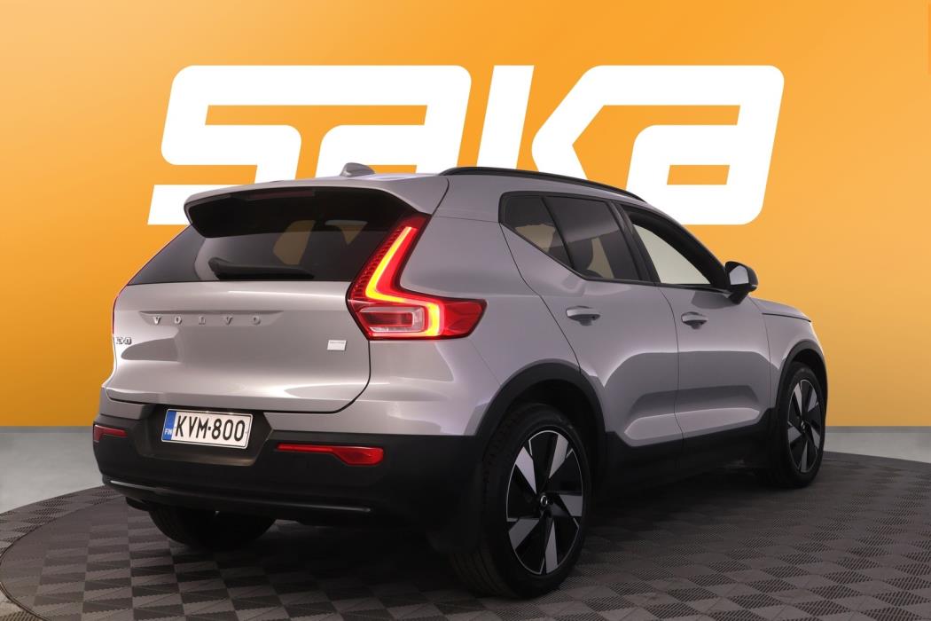 VOLVO XC40 2024