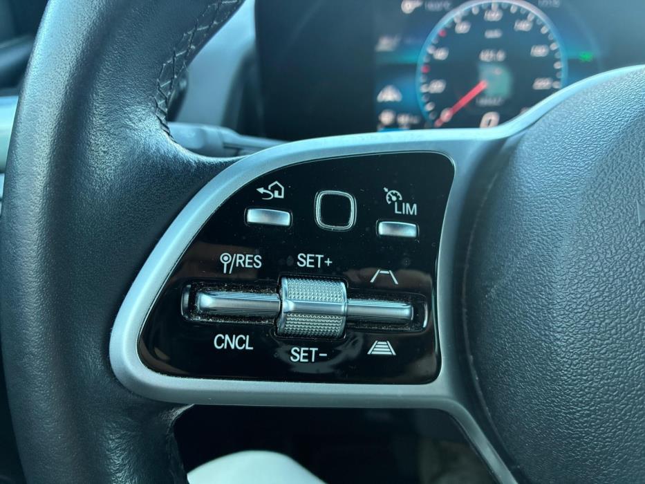 MERCEDES-BENZ GLB 2021