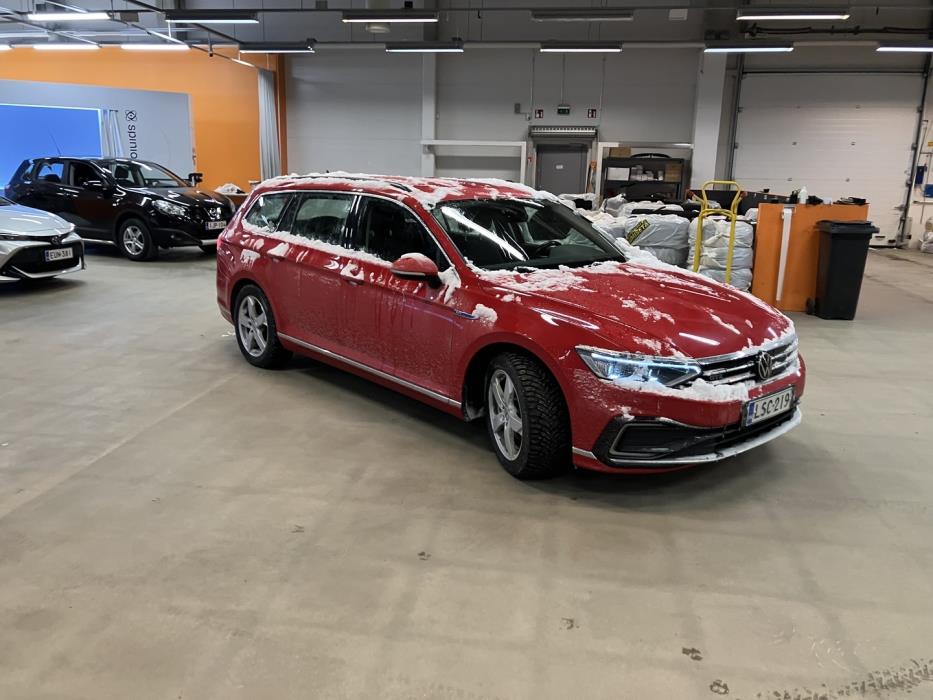 VOLKSWAGEN Passat 2023