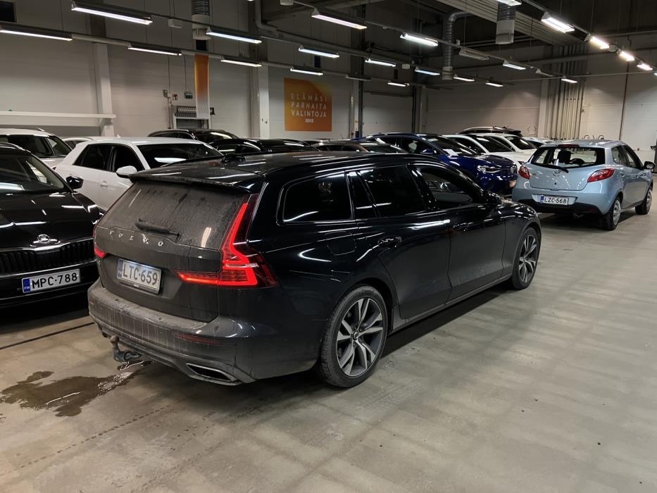 VOLVO V60 2021