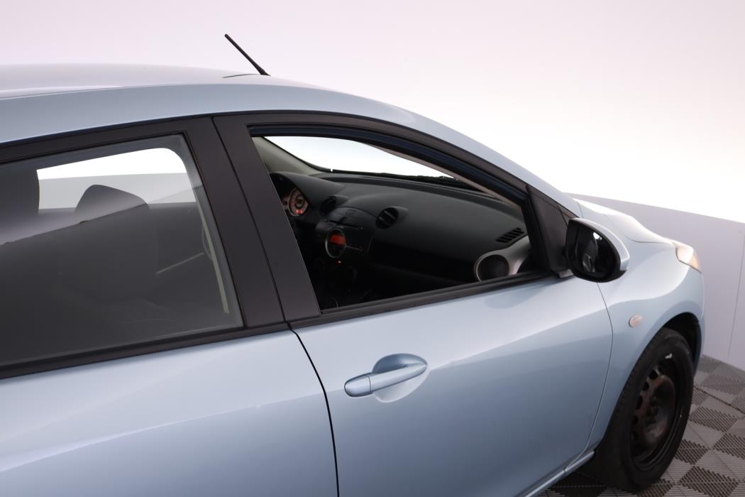MAZDA 2 2010