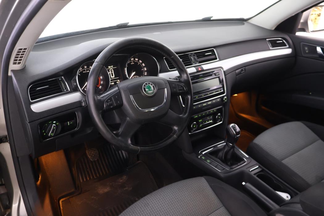 SKODA Superb 2010