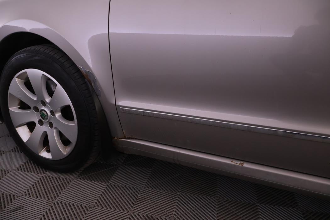 SKODA Superb 2010