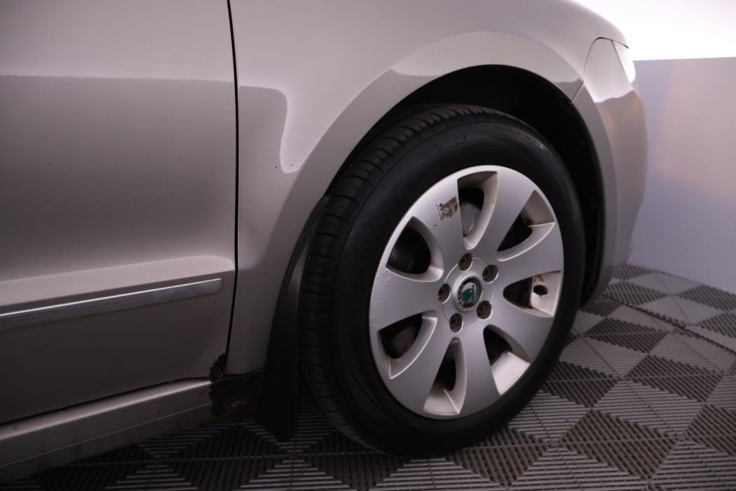 SKODA Superb 2010