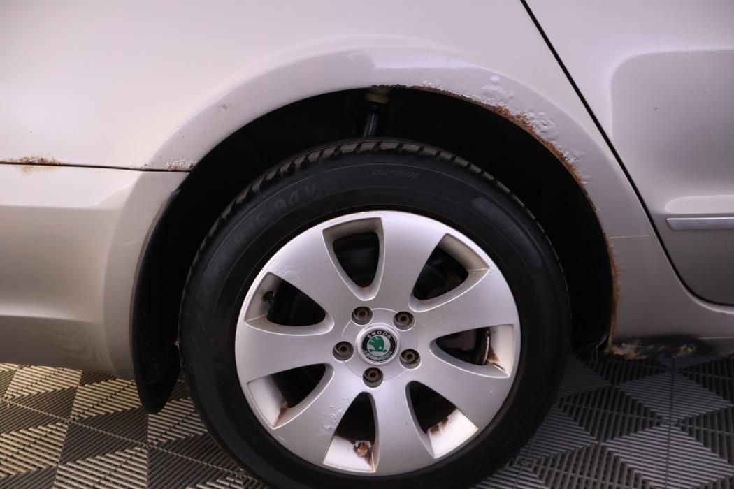 SKODA Superb 2010