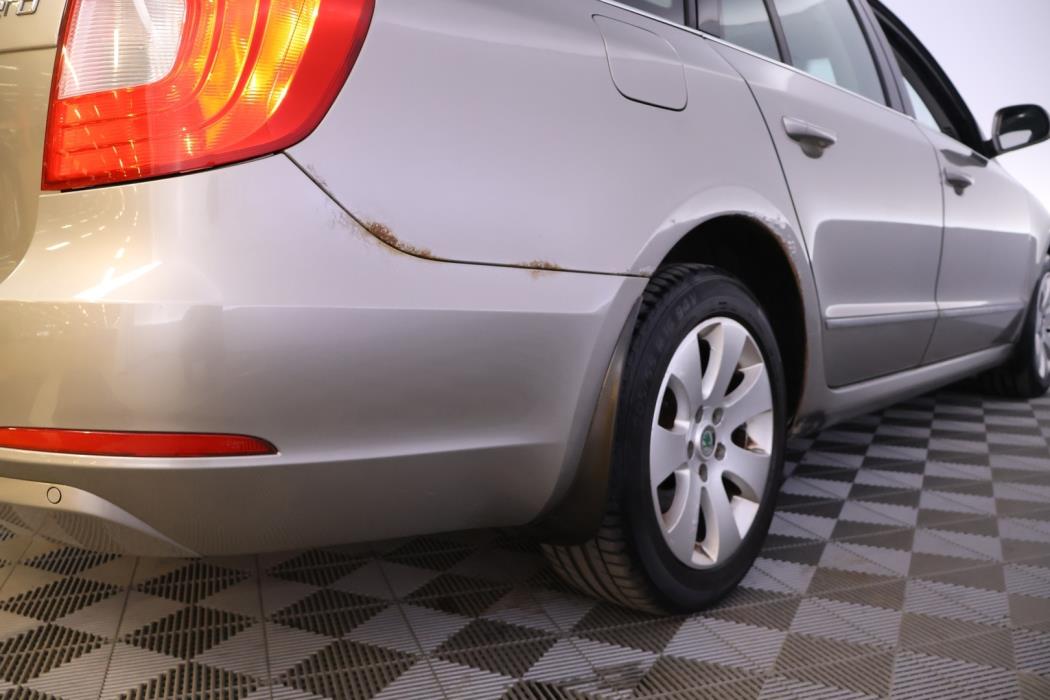 SKODA Superb 2010