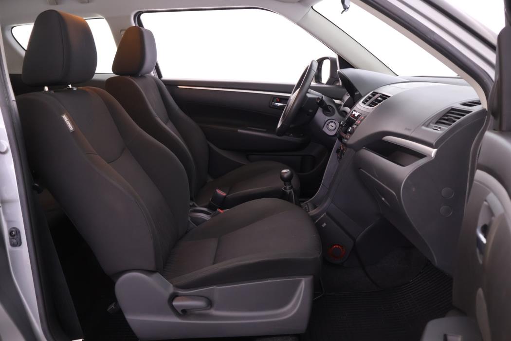 SUZUKI Swift 2011