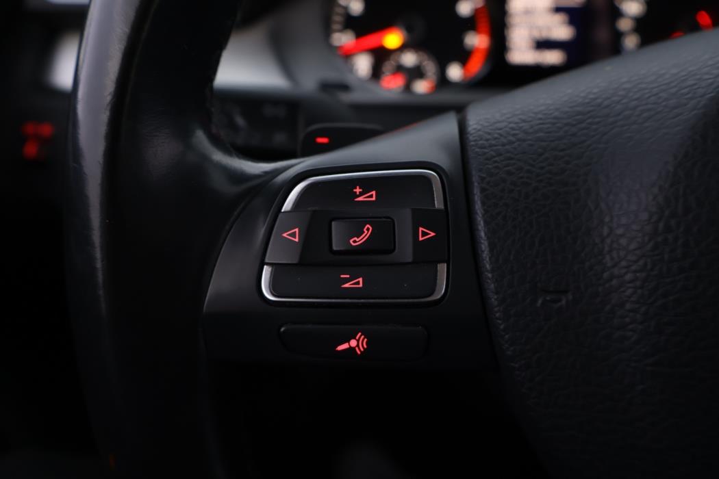 VOLKSWAGEN Passat 2013