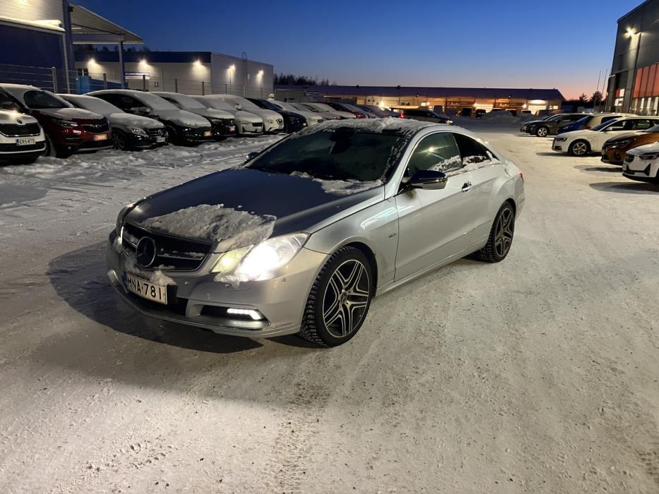MERCEDES-BENZ E 2009