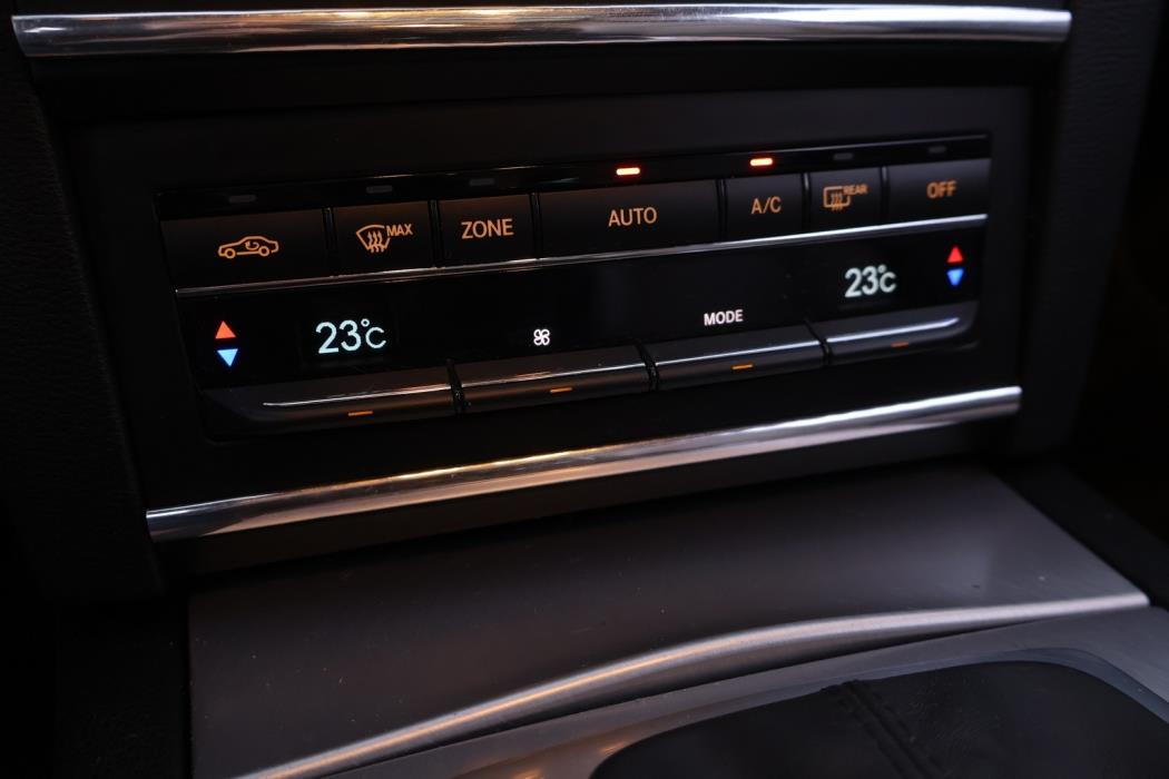 MERCEDES-BENZ E 2009