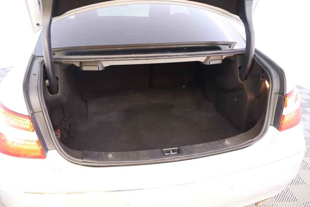 MERCEDES-BENZ E 2009