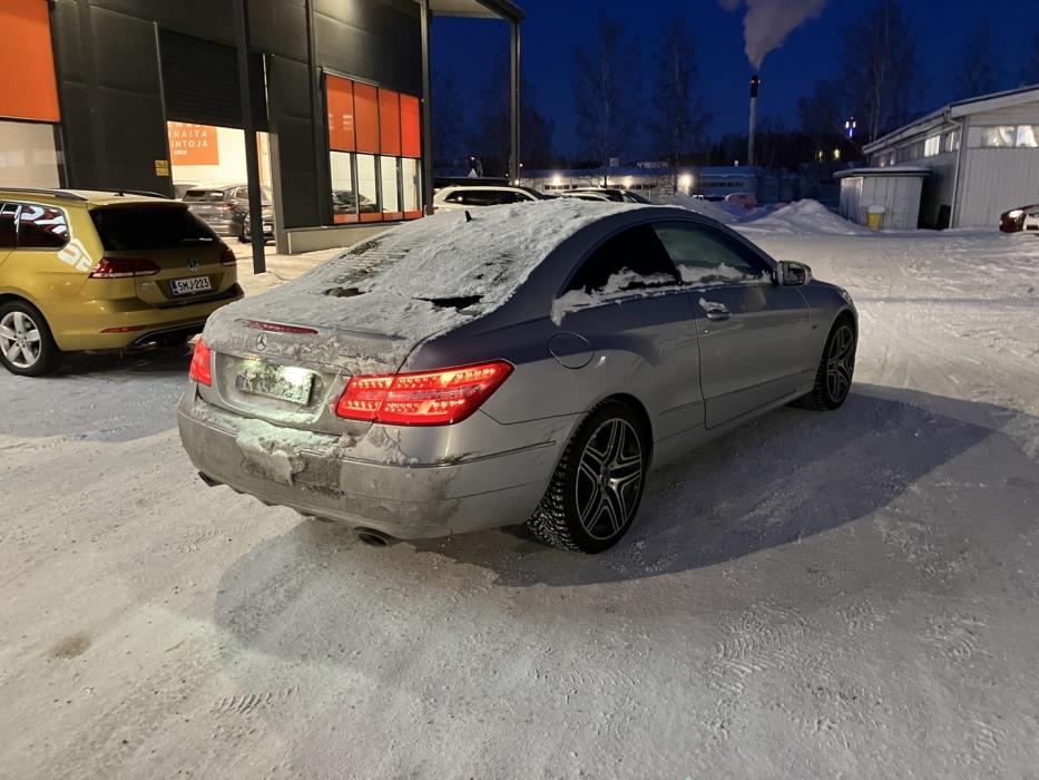 MERCEDES-BENZ E 2009