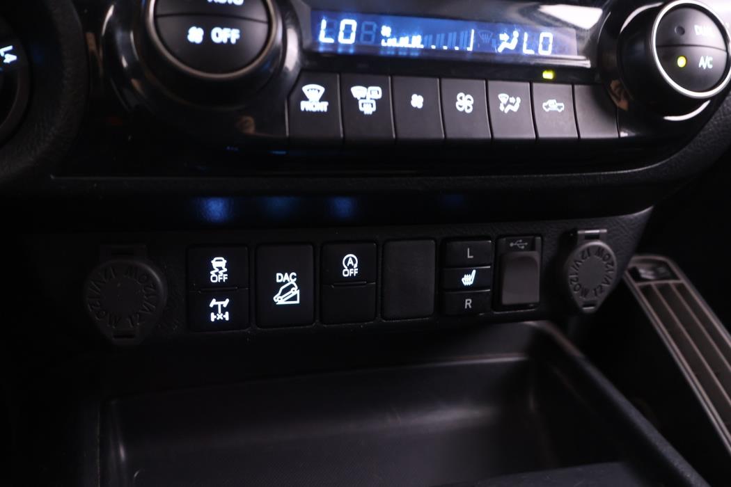 TOYOTA Hilux 2023