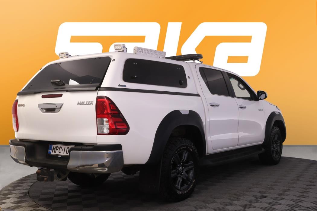 TOYOTA Hilux 2023