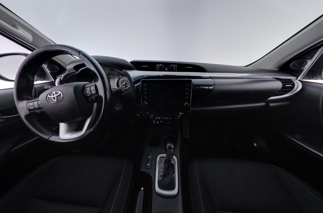 TOYOTA Hilux 2023