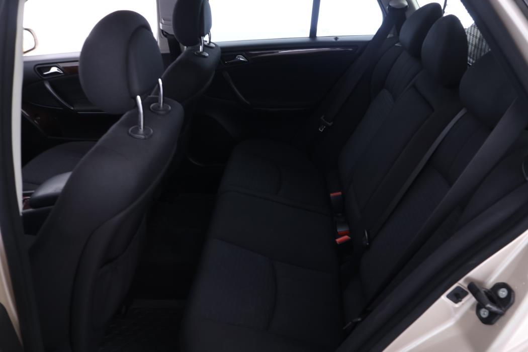 MERCEDES-BENZ C 2005