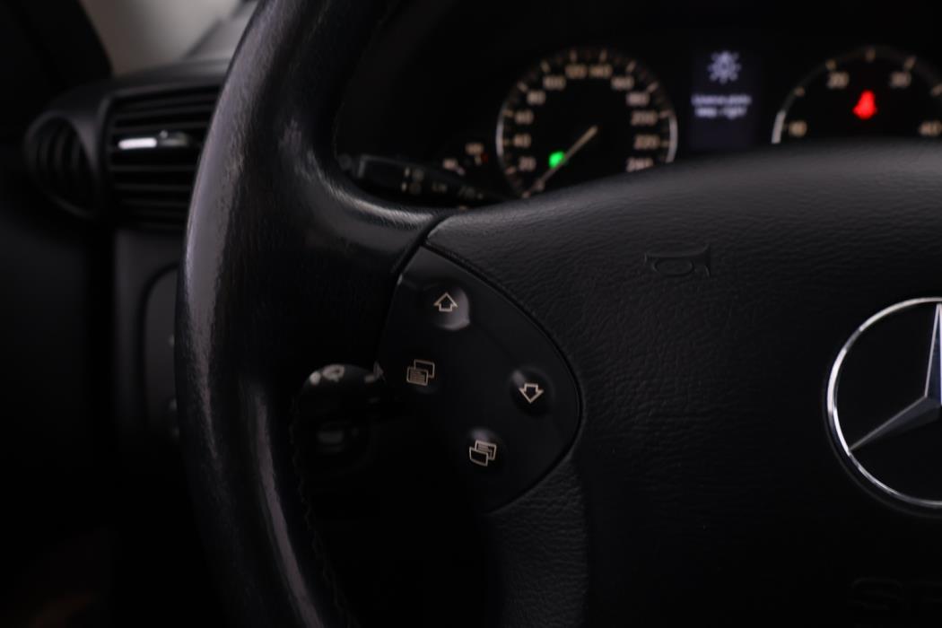 MERCEDES-BENZ C 2005