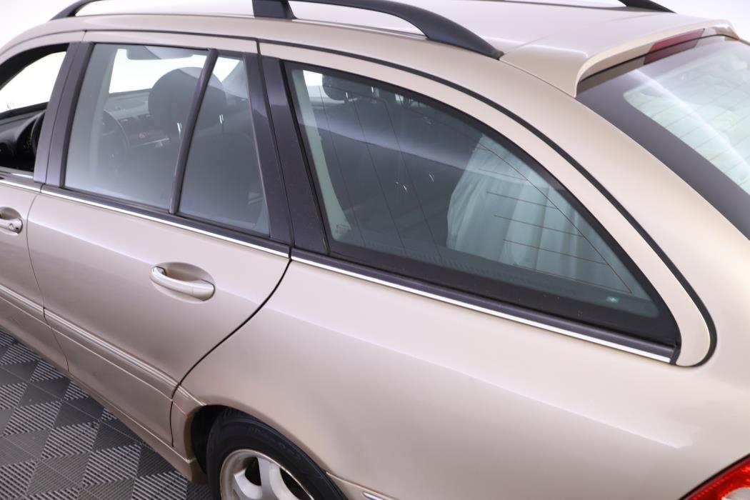 MERCEDES-BENZ C 2005