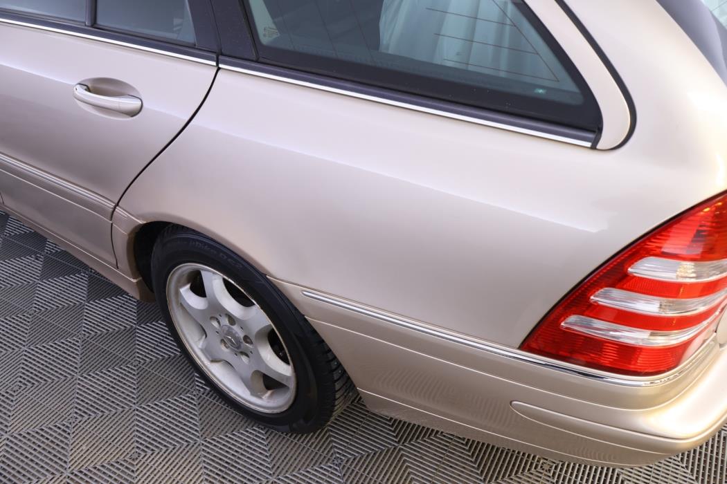 MERCEDES-BENZ C 2005