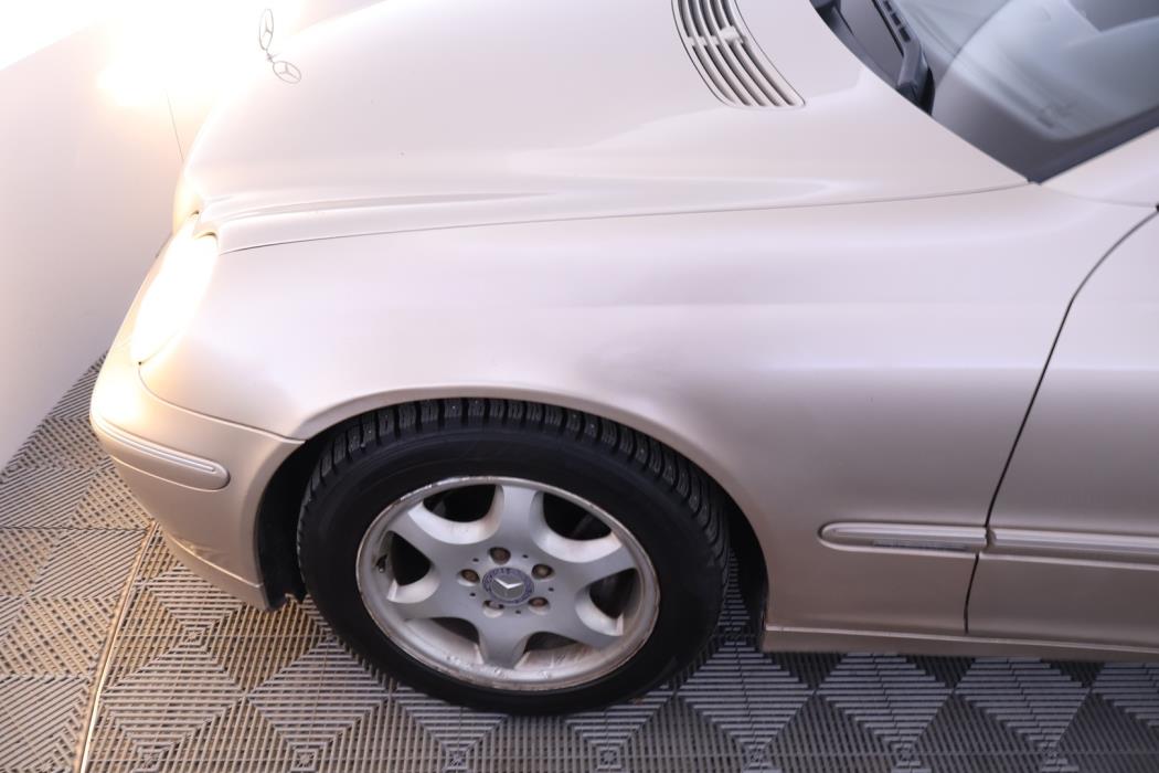 MERCEDES-BENZ C 2005